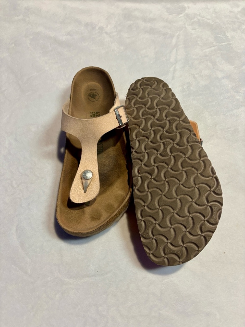 Birkenstock Light Rose Gizeh Sandals - Picture 3 of 6
